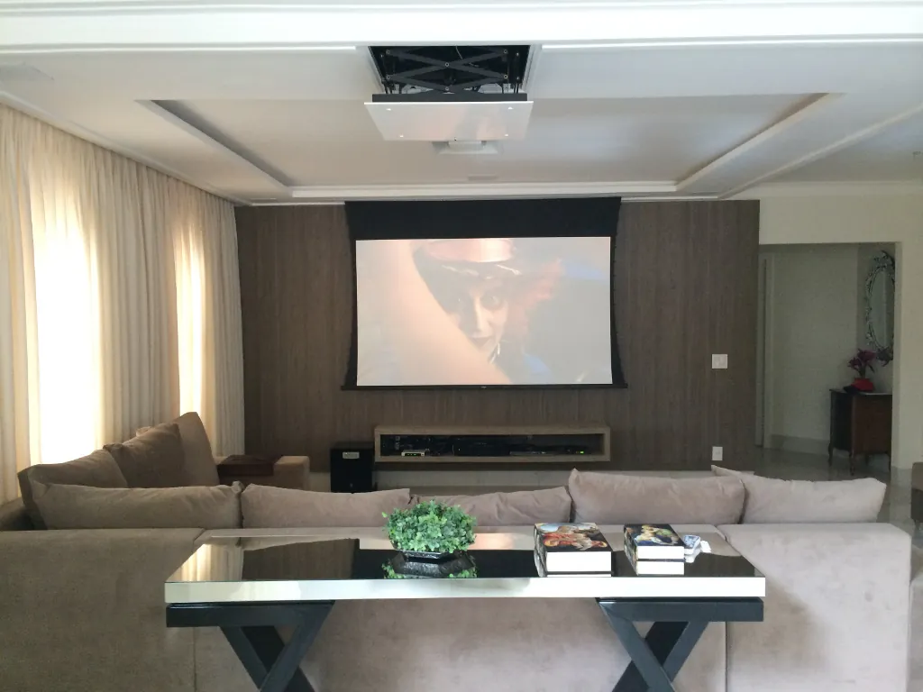 Projeto Cinema em casa com tela elétrica, em São José do Rio Preto — SP