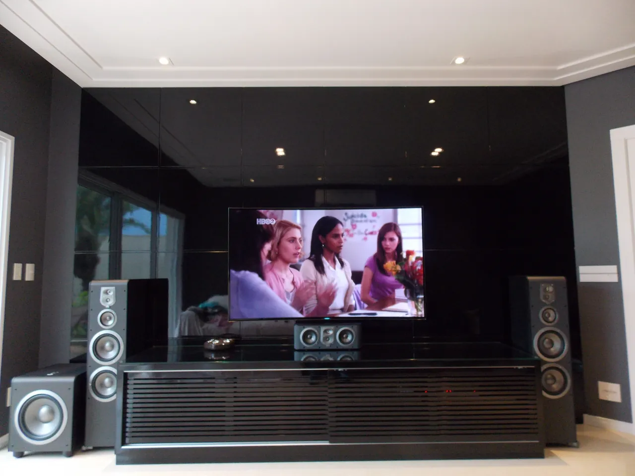 Projeto Home theater 5.1 no living, em São José do Rio Preto — SP