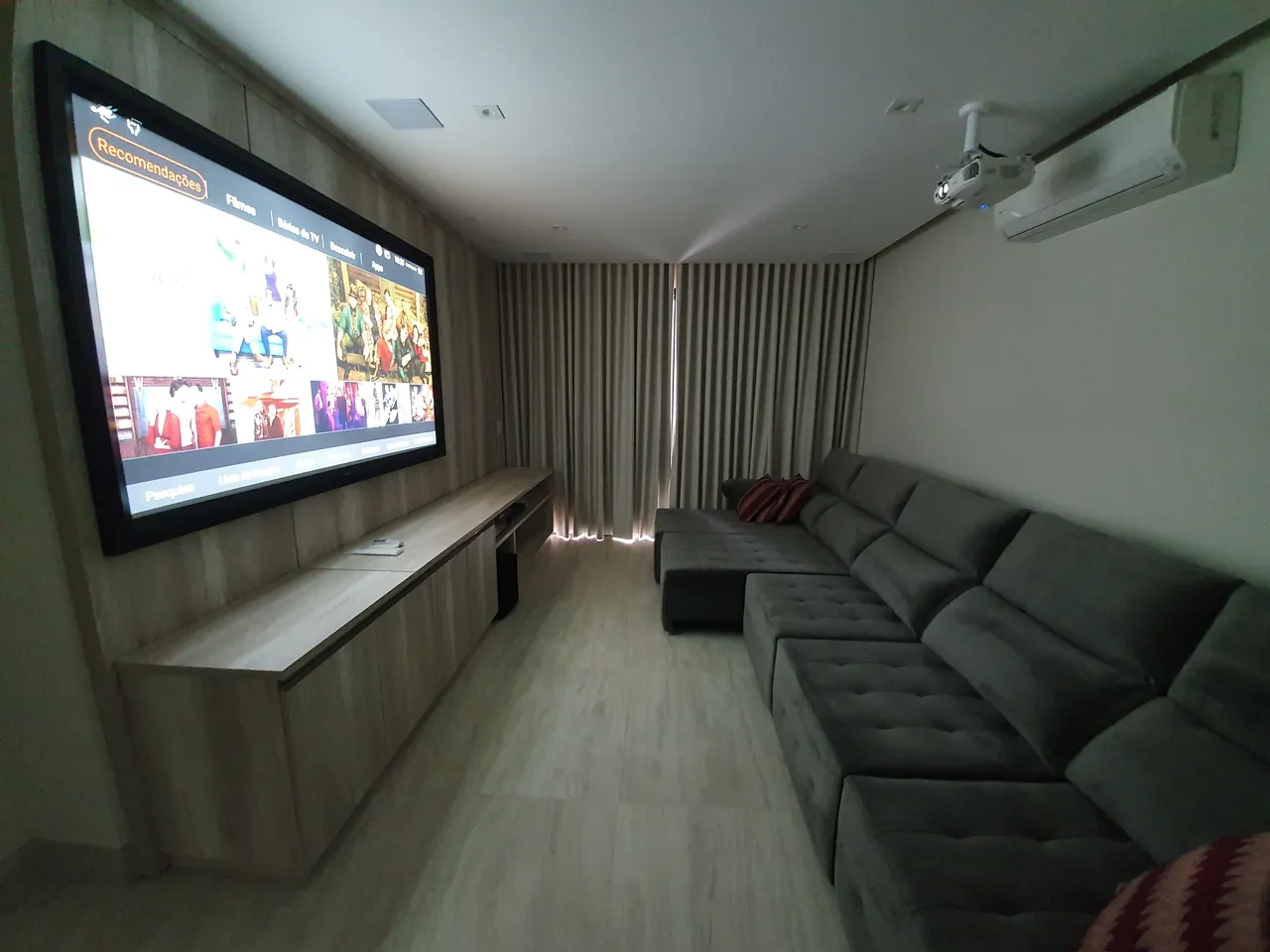 Projeto Home theater integrado ao living, em São José do Rio Preto — SP